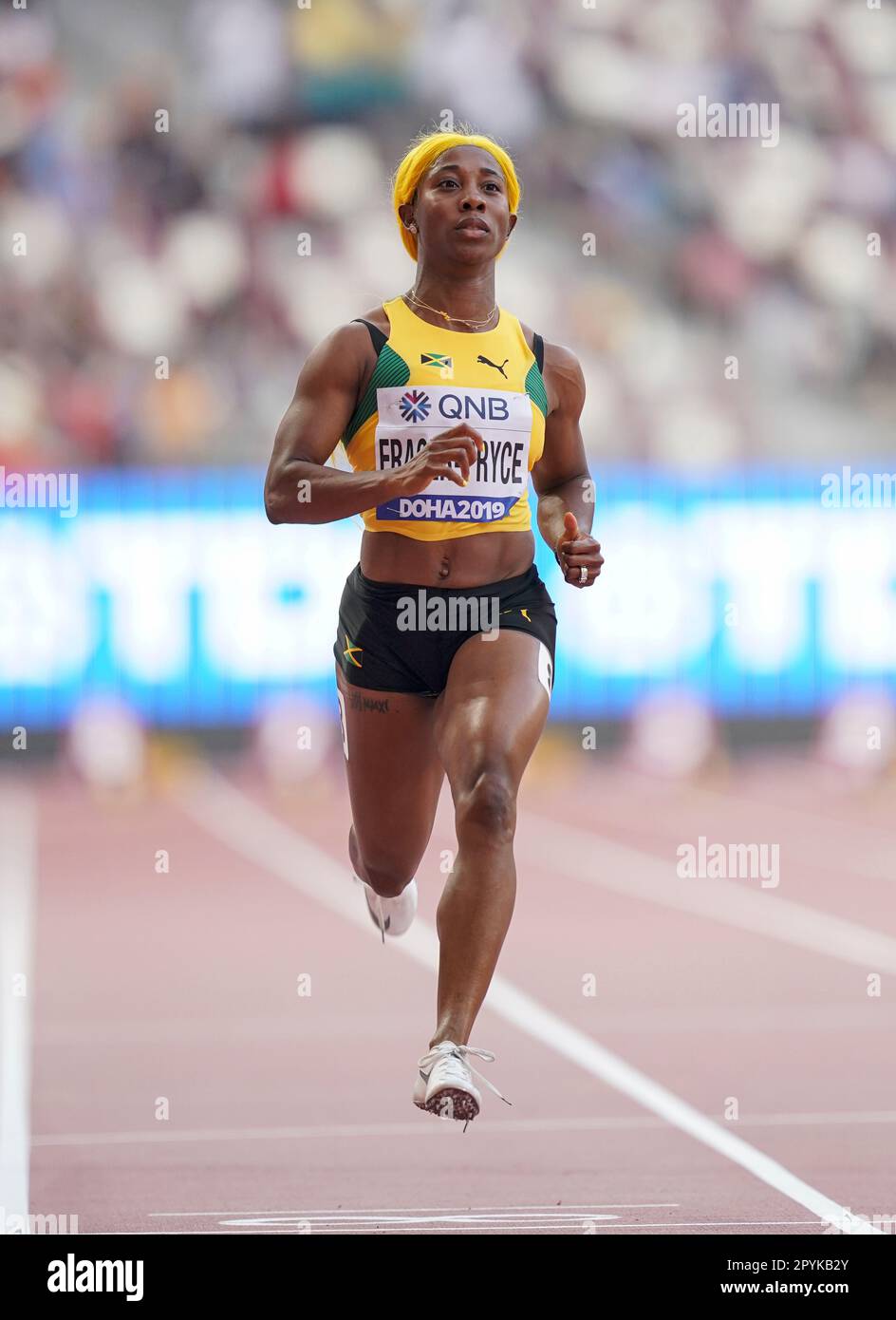 Shelly-Ann Fraser-Pryce ha eseguito la 100m ai Campionati mondiali di atletica leggera 2019 di Doha. Foto Stock