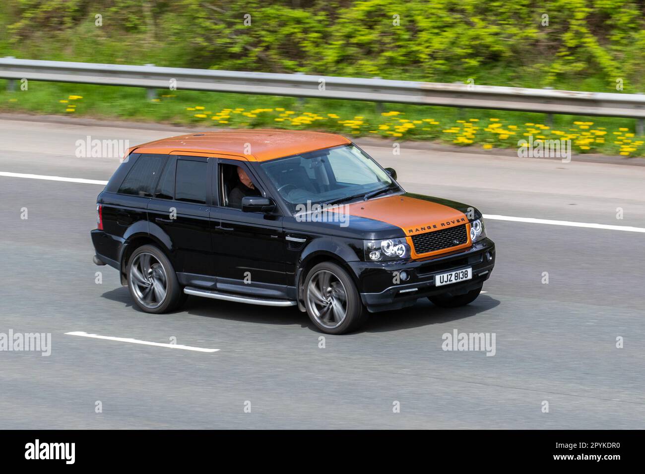 2007 Land Rover Range Rover Sp S TDV6 A TDV6 190 Commandshift Auto Black Car SUV Diesel 2720 cc; viaggiando sull'autostrada M61 UK Foto Stock