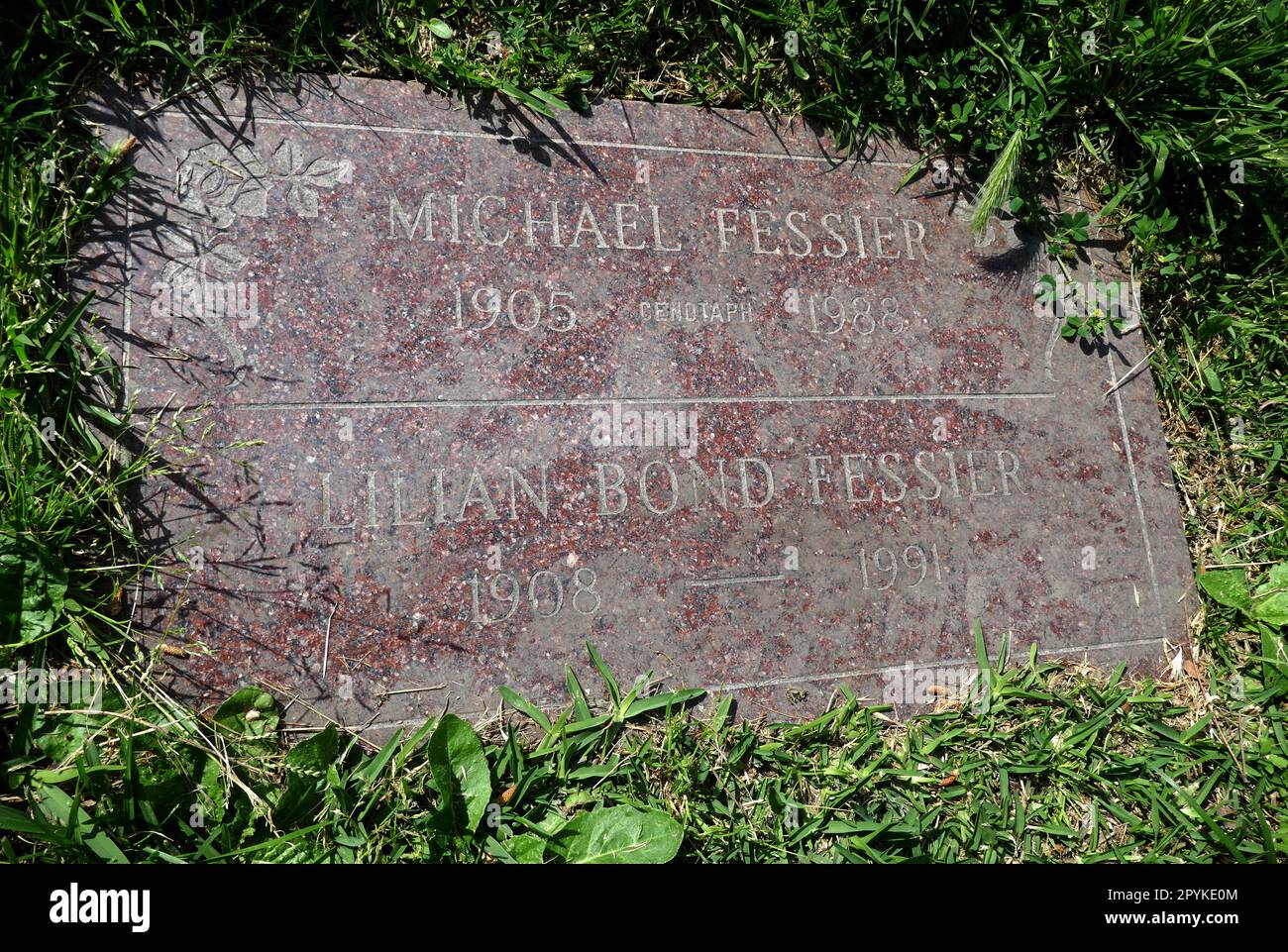 Los Angeles, California, USA 1st maggio 2023 sceneggiatore Michael Fessier e attrice Lilian Bond grave all'Hollywood Forever Cemetery il 1 maggio 2023 a Los Angeles, California, USA. Foto di Barry King/Alamy Stock Photo Foto Stock