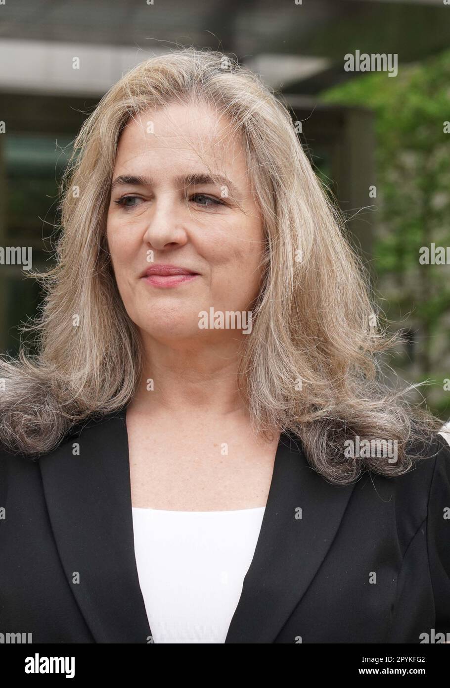 New York, Stati Uniti. 02nd maggio, 2023. Natasha Stoynoff è il terzo testimone nel processo e Jean Carroll per presunto stupro e calunniato da Daonald J. Trump. Stoynoff ha testimoniato che Trump la ha spinta con forza contro un muro e ha iniziato a baciarla quando lo stava intervistando per una storia per People Magazine sul suo 1° anniversario con Melania Trump. (Foto: Catherine Nance) Credit: SOPA Images Limited/Alamy Live News Foto Stock