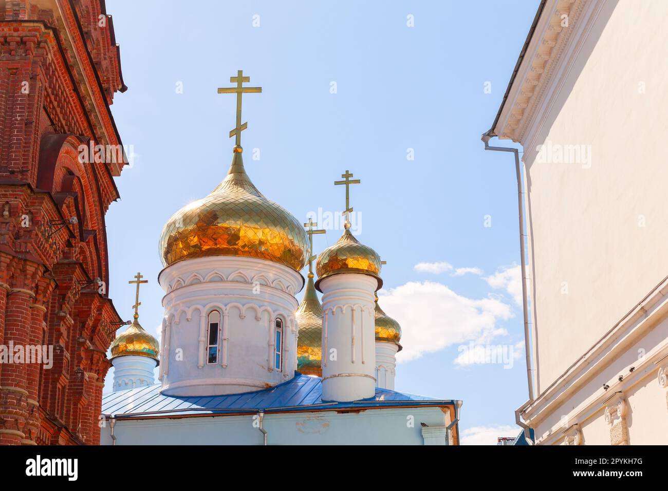 Cupole dorate della Cattedrale dell'Epifania. La chiesa ortodossa Foto Stock