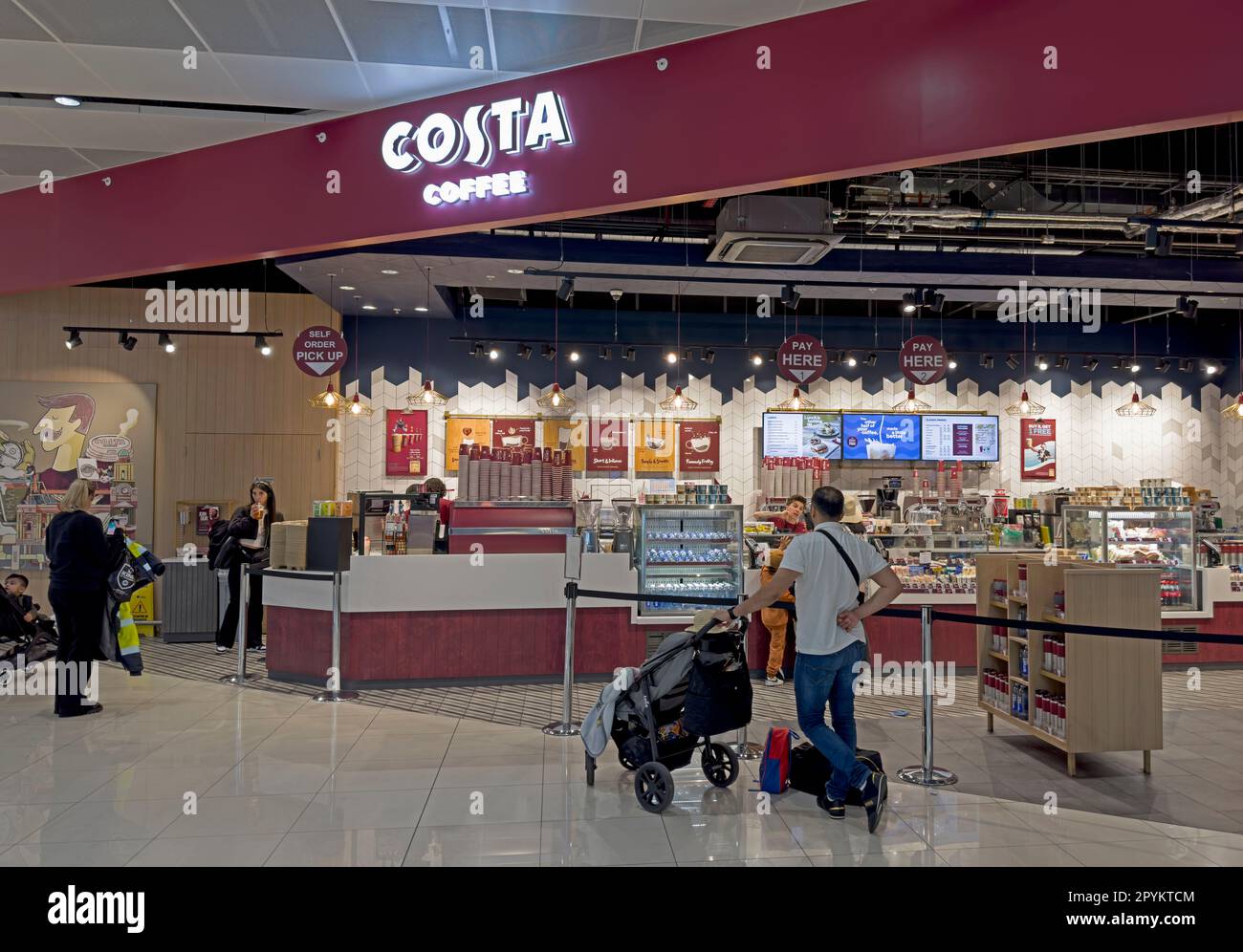 Costa coffee outlet , al terminal Manchester 2, Inghilterra, Regno Unito, M90 1QX Foto Stock