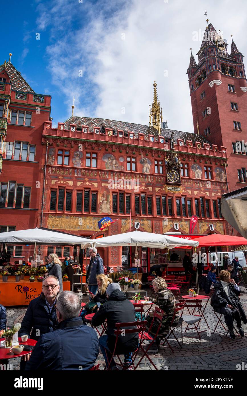 Municipio o Rathaus presso la piazza del mercato di Basilea, nel centro storico, in Svizzera Foto Stock