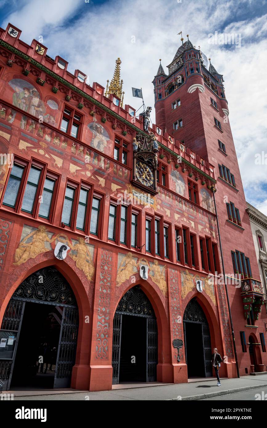 Municipio o Rathaus presso la piazza del mercato di Basilea, nel centro storico, in Svizzera Foto Stock