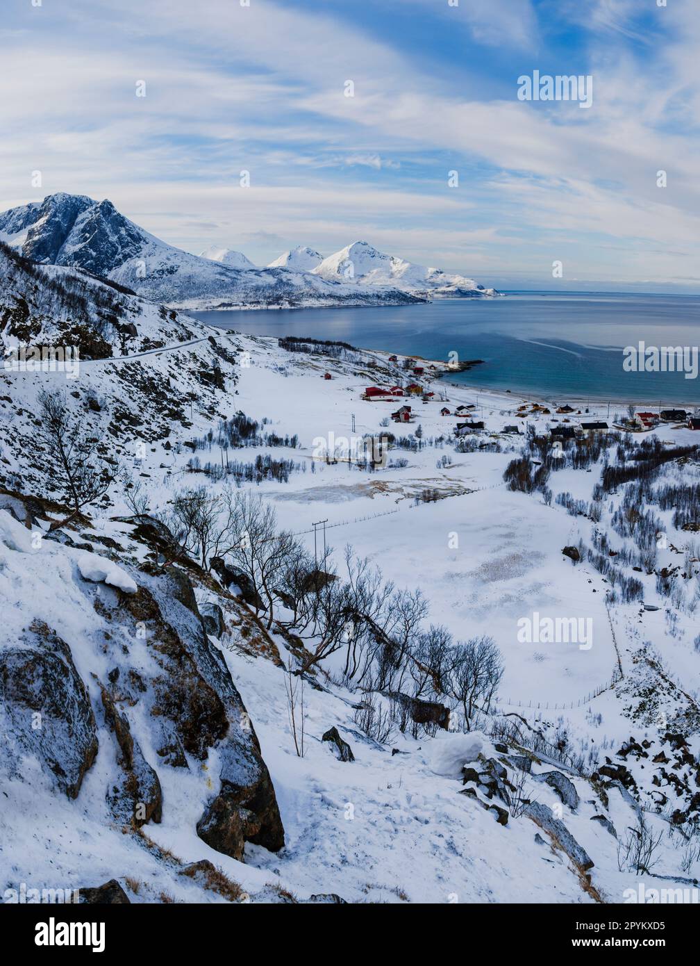 Inverno a Grotfjorden, vicino a Tromso nella Norvegia artica. Foto Stock