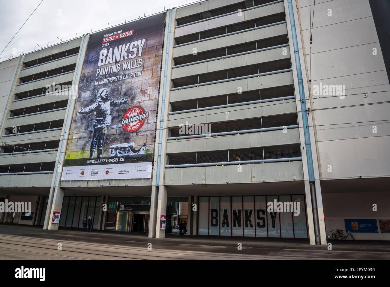 Banksy Exhibition presso Messe Basel, centro fieristico e commerciale di Basilea, Svizzera Foto Stock
