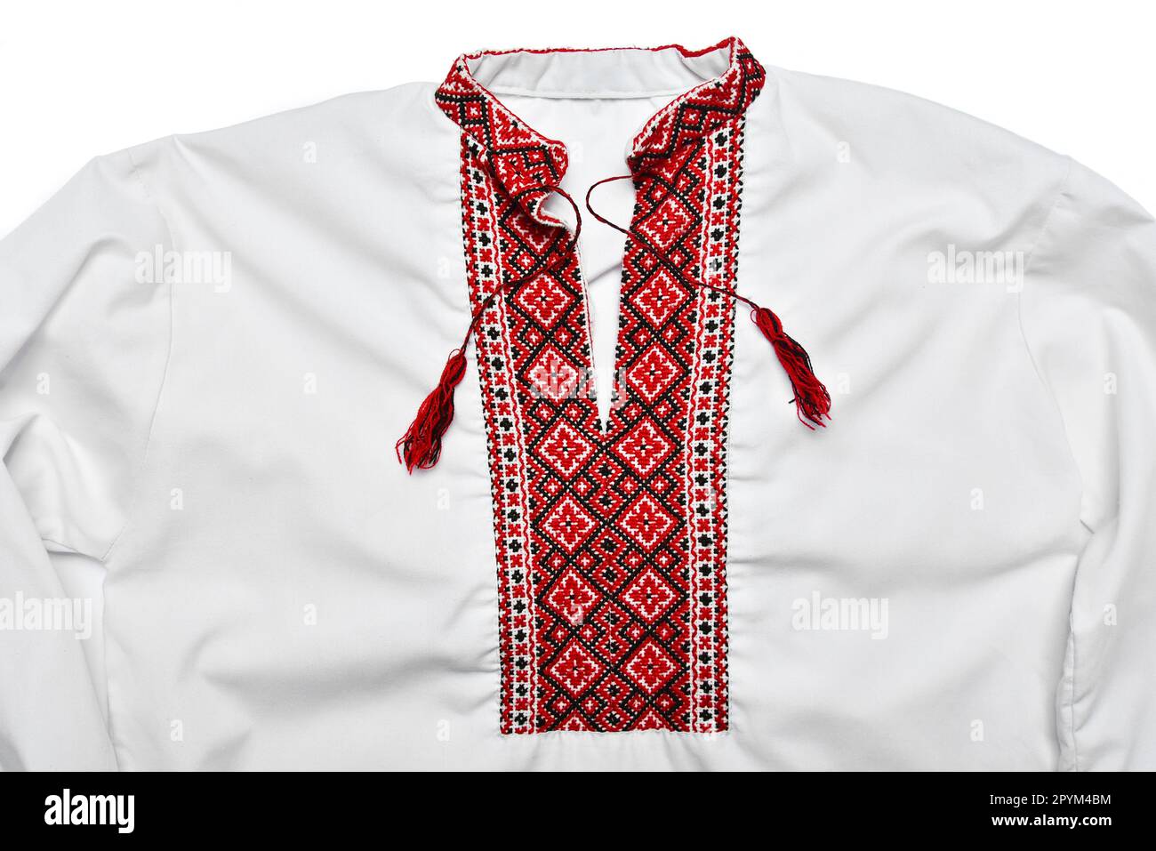 Ricamo ucraino. Abiti tradizionali ucraini. Camicia bianca con motivo ricamato. Foto Stock