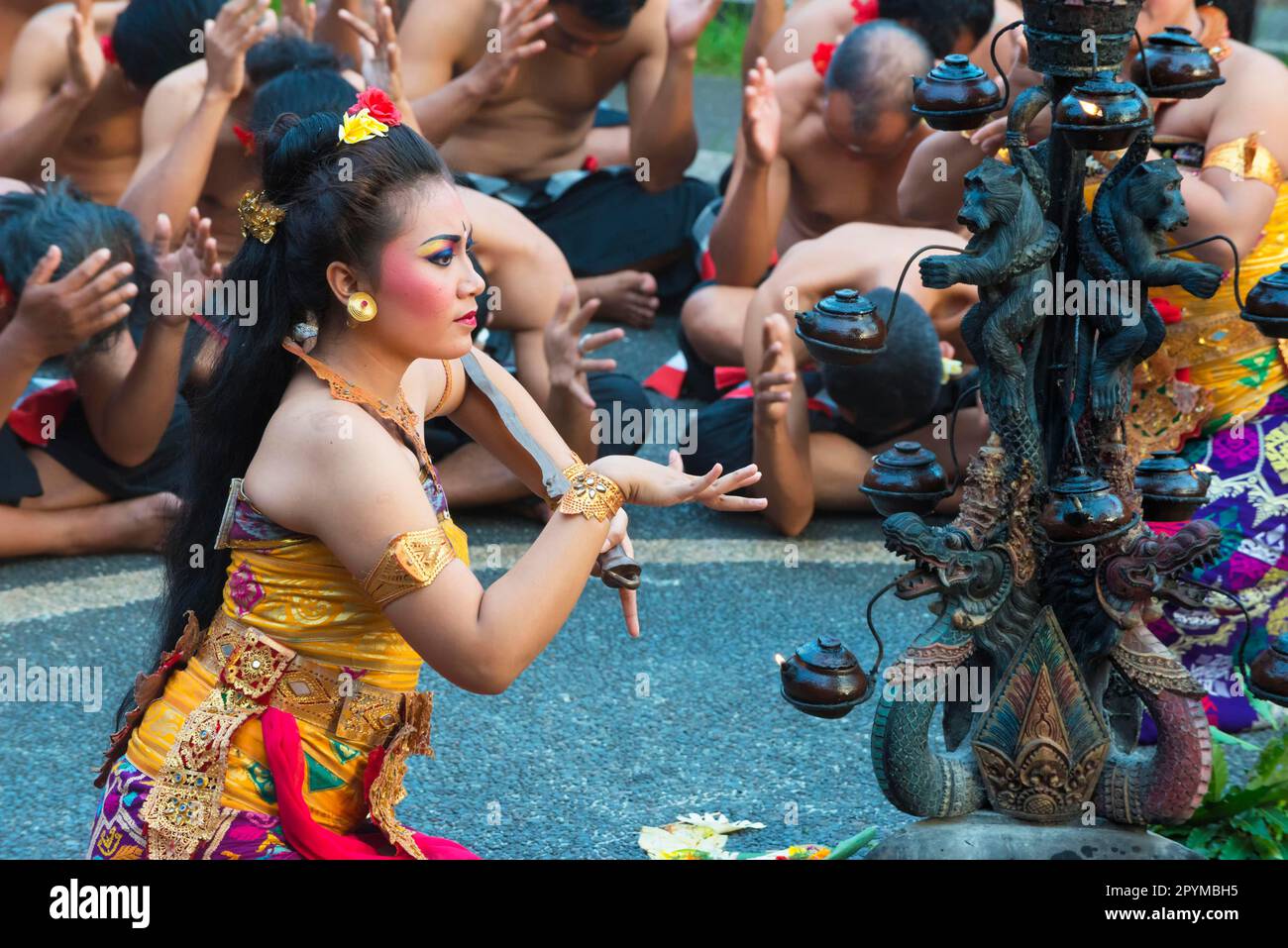 Spettacolo balinese di danza Kecak, Ubud, Bali, Indonesia Foto Stock