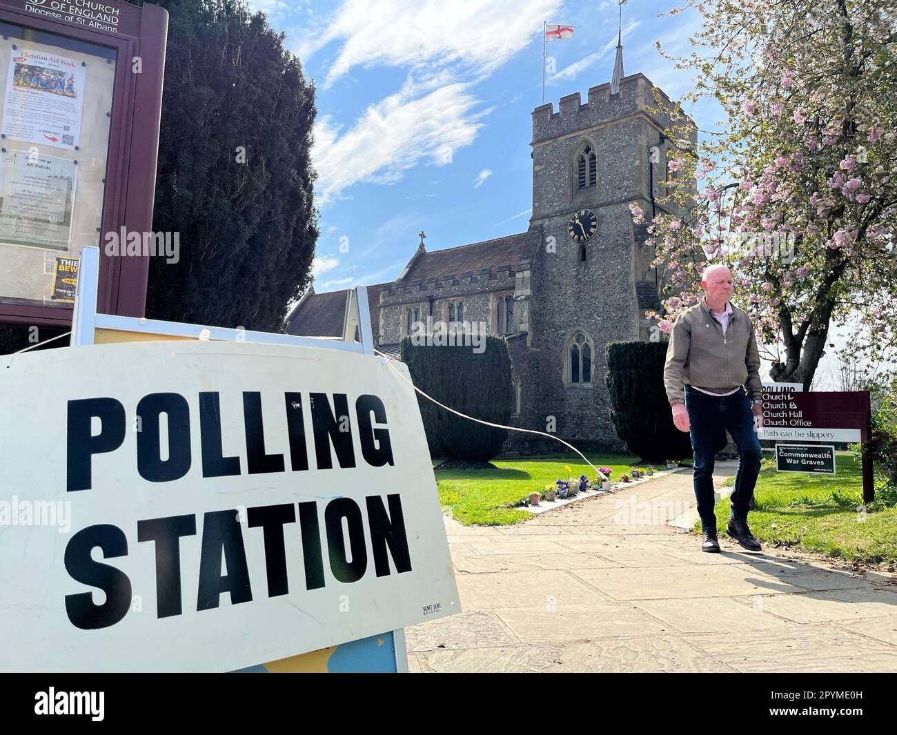 A Kings Langley si svolge un seggio elettorale in occasione delle elezioni del Consiglio di Dacorum Borough. Gli elettori si dirigeranno ai sondaggi giovedì in tutta l'Inghilterra nelle elezioni locali, che probabilmente saranno anche la serie finale di sondaggi prima delle prossime elezioni generali, Con i risultati che si prevede forniranno un'indicazione se il leader laburista Sir Keir Starmer potrebbe essere sulla strada da seguire per il n. 10. Data immagine: Giovedì 4 maggio 2023. Foto Stock