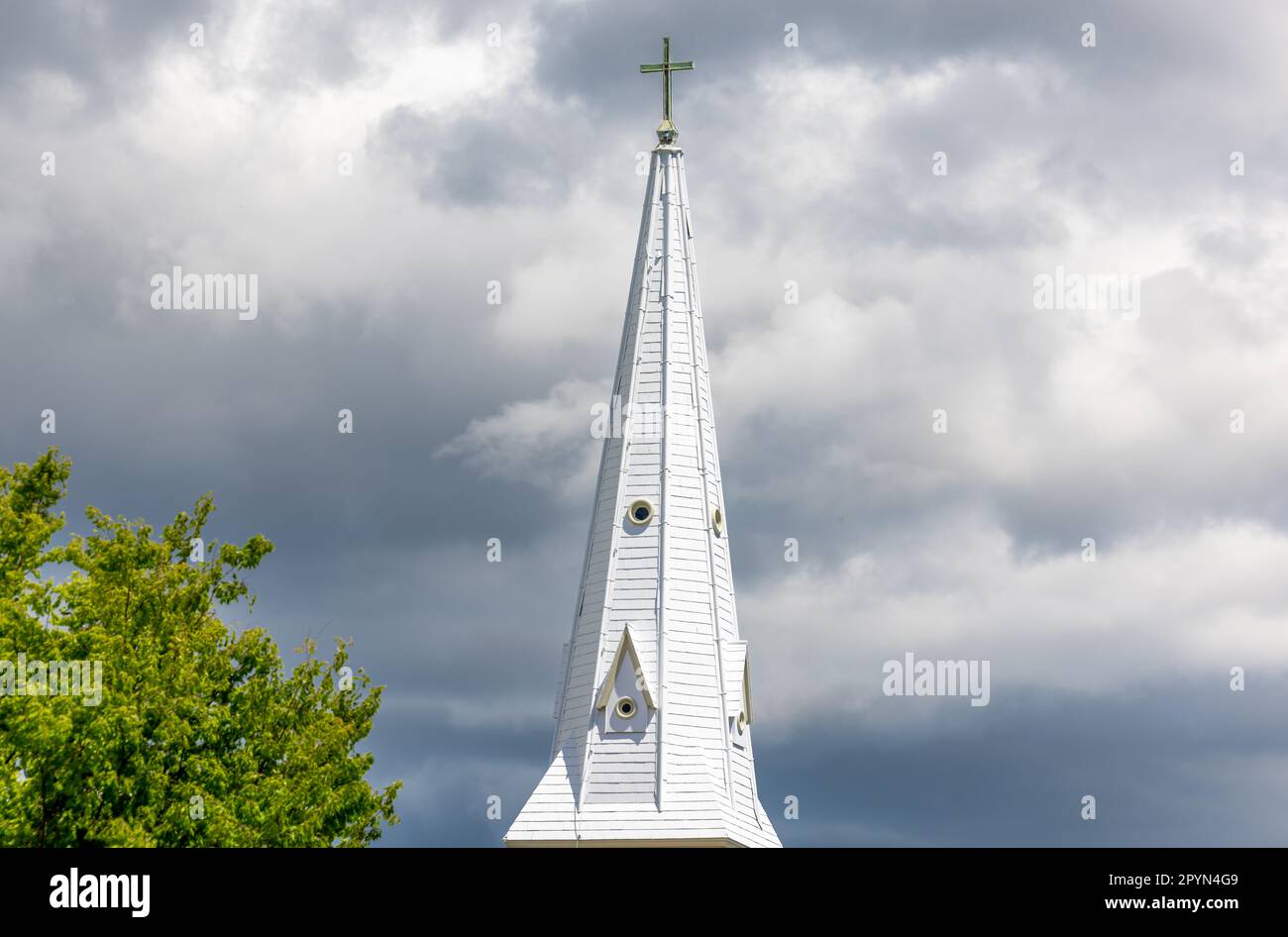 Il campanile della chiesa cattolica di St Andrews a Sag Harbor, NY Foto Stock