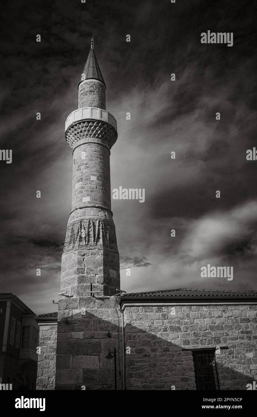 Ristrutturata e restaurata al suo antico splendore, la rottura della moschea Minareto nella città vecchia di Kaleici ad Antalya è una vista mozzafiato da vedere. Originariamente costruito come Foto Stock