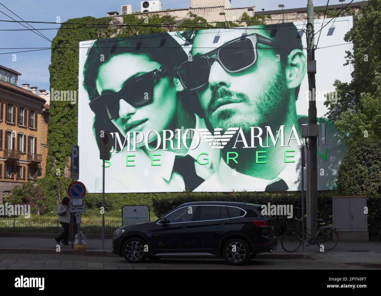 Gigante Giorgio Armani pubblicità su muro facciata, Milano, Italia Foto Stock