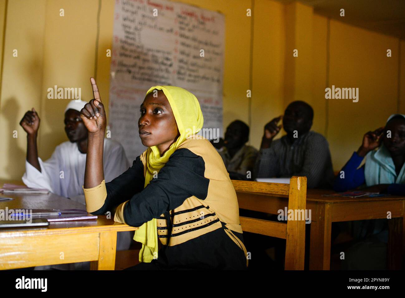 CIAD, Goz Beida, campo profughi Djabal per rifugiati dal Darfur, Sudan, Scuola di servizio dei rifugiati gesuiti del JRS per i giovani rifugiati, classe di lingua / TSCHAD, Goz Beida, Fluechtlingslager Djabal fuer Fluechtlinge aus Darfur, Sudan, JRS Schule fuer Sprachen Foto Stock