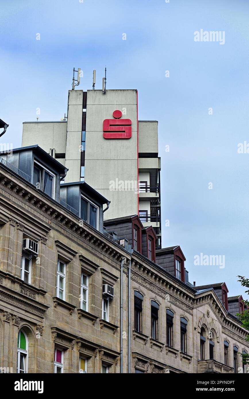 Economia, logo, nome della società, banche: Scritta della società Sparkasse su una facciata Foto Stock