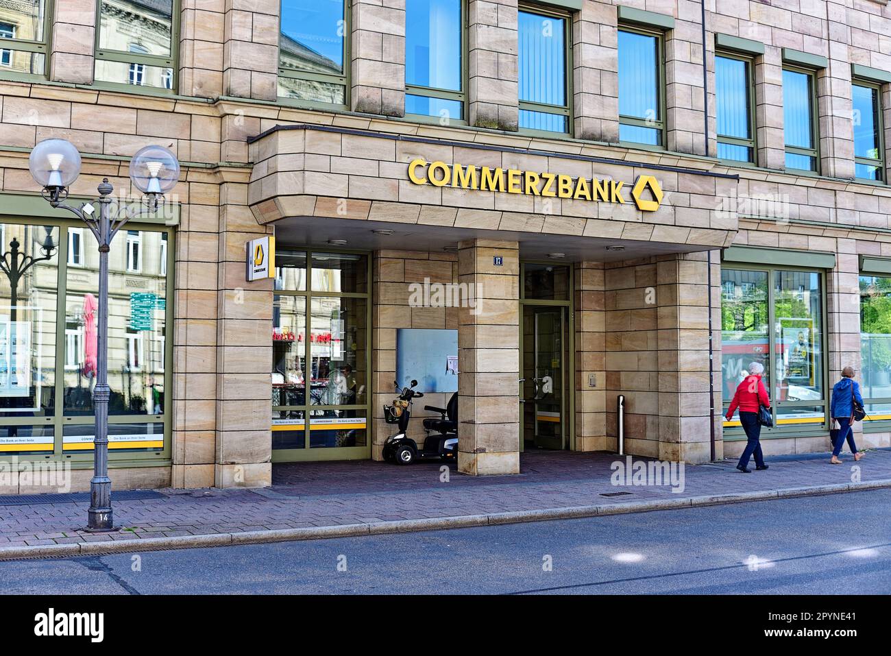 Economia, logo, nome della società, banche: Scritta della società Commerzbank su una facciata Foto Stock