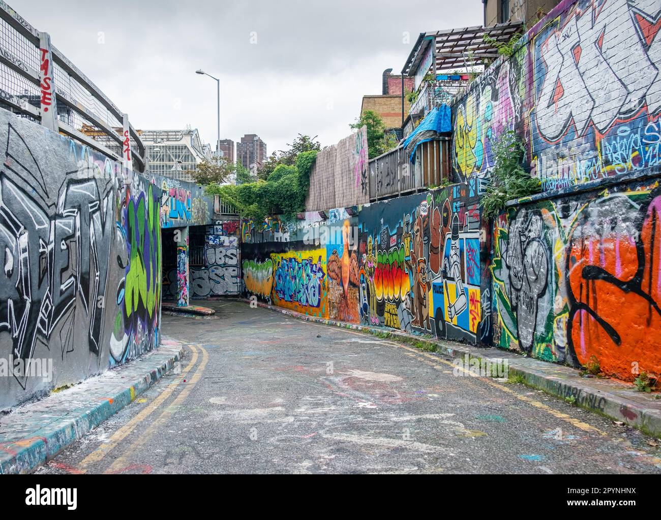 Un percorso che conduce al tunnel di Vaults a Waterloo, Londra, Regno Unito. Foto Stock