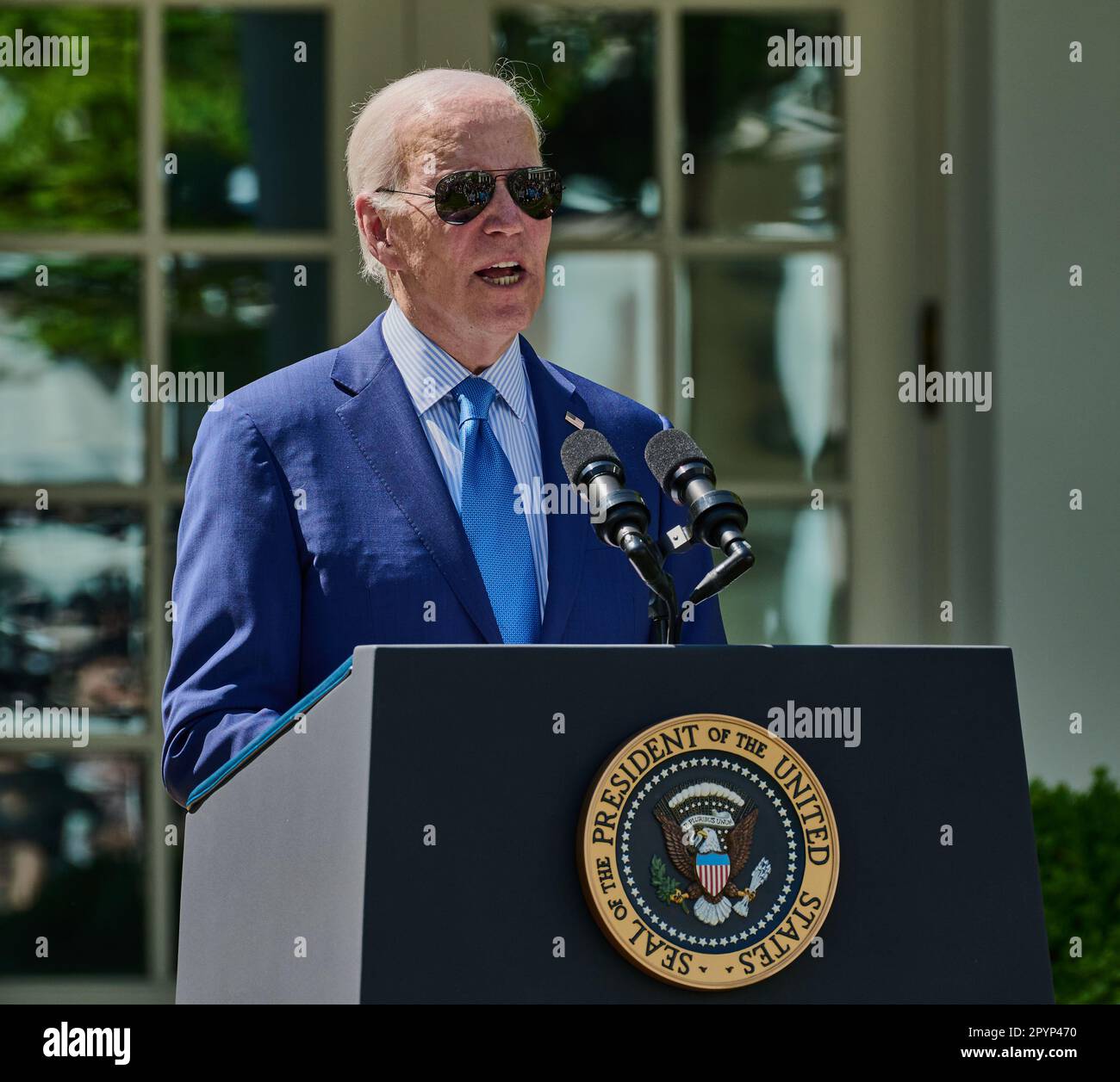WASHINGTON, D.C., USA - 21 APRILE 2023: Il presidente Joe Biden consegna le osservazioni nel giardino delle rose alla Casa Bianca. Foto Stock