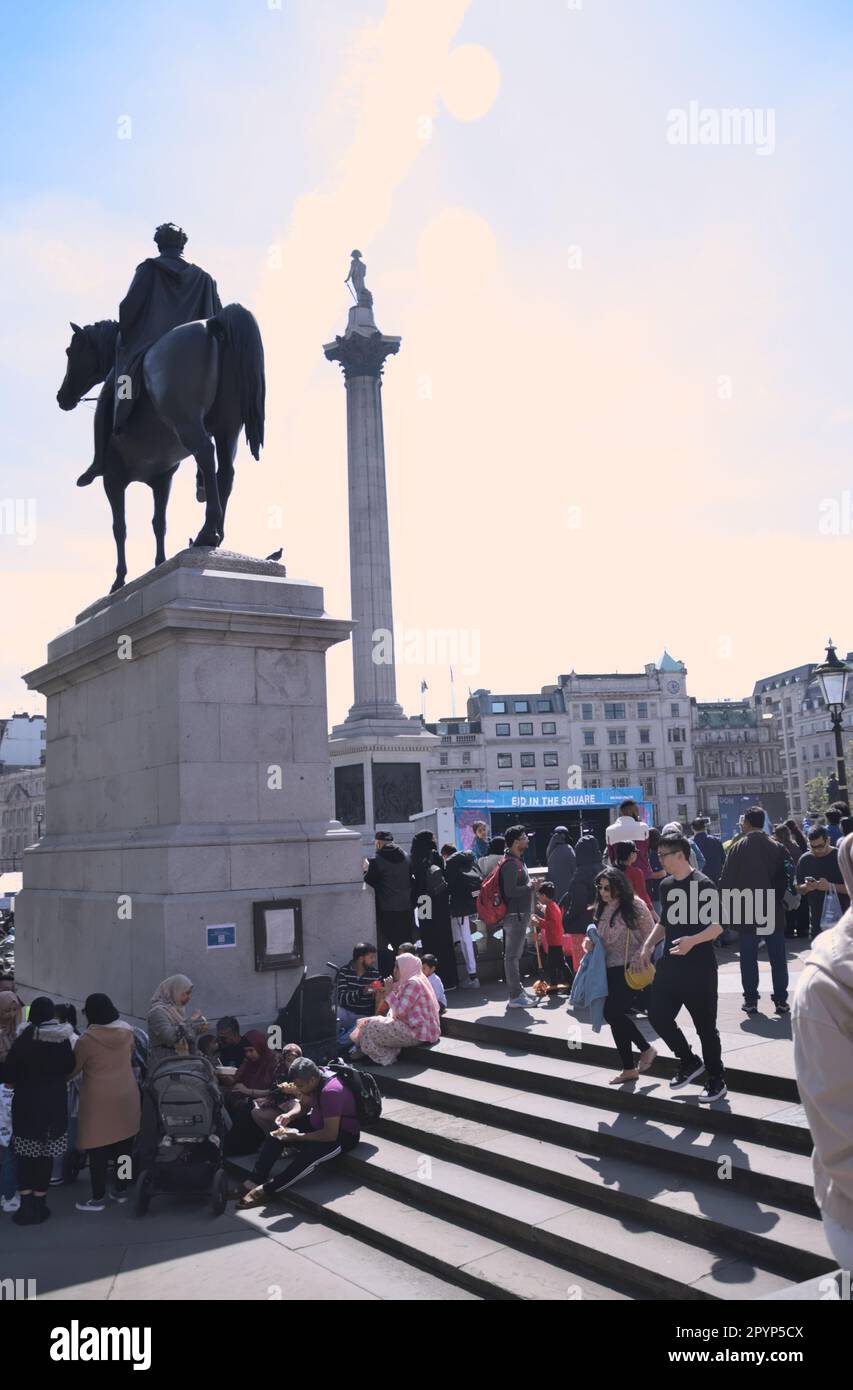 Londra celebra Eid in The Square a Trafalgar Square. L'evento culturale unico che segna la fine del Ramadan, il mese santo islamico del digiuno Foto Stock