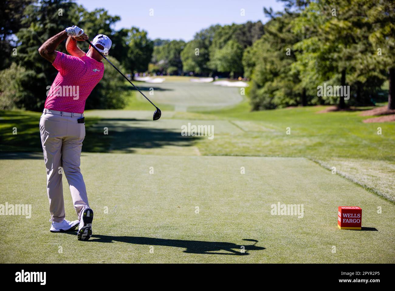 Charlotte, North Carolina, Stati Uniti. 4th maggio, 2023. Stewart Cink tee di su sei durante il primo round del campionato Wells Fargo 2023 al Quail Hollow Club di Charlotte, NC. (Scott Kinser/Cal Sport Media). Credit: csm/Alamy Live News Foto Stock