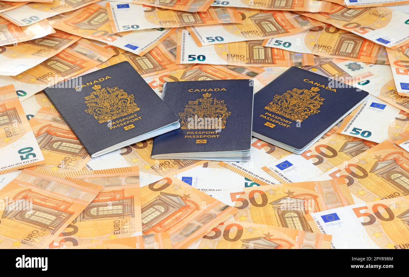 Passaporti canadesi sullo sfondo delle banconote da cinquanta EURO Foto Stock