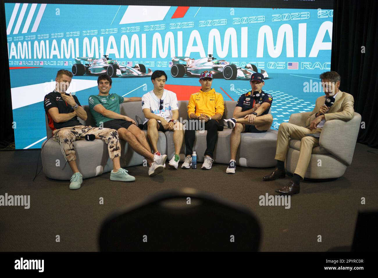 Miami Gardens, Stati Uniti. 04th maggio, 2023. Pilota tedesco di Formula uno Nico Hulkenberg del Team Haas F1, pilota canadese di Formula uno Lance Walk dell'Aston Martin, pilota cinese di Formula uno Guanyu Zhou dell'Alfa Romeo F1 Team Stake, Il pilota britannico di Formula uno Lando Norris del McLaren F1 Team e il pilota olandese di Formula uno Max Verstappen della Red Bull Racing sono visti durante una conferenza stampa alla Formula One Grand Prix​ di Miami al Miami International Autodrome di Miami Gardens, Florida, il 4 maggio 2023. Foto di Greg Nash/UPI Credit: UPI/Alamy Live News Foto Stock