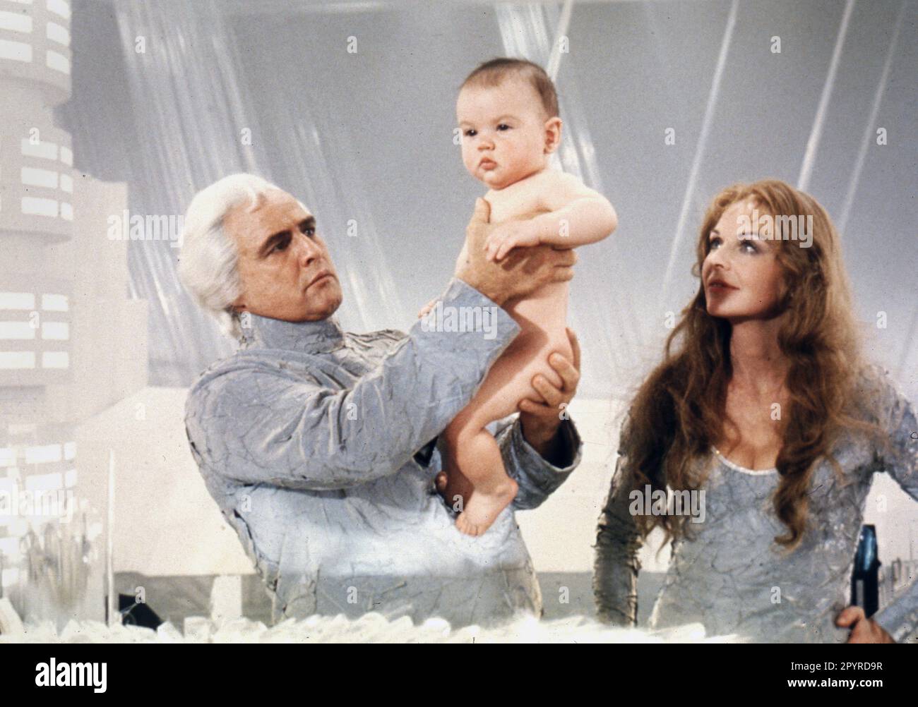 Marlon Brando, Lee Quigley, Susannah York, 'Superman' (1978) Warner Bros. Riferimento file 34408-498THA Foto Stock