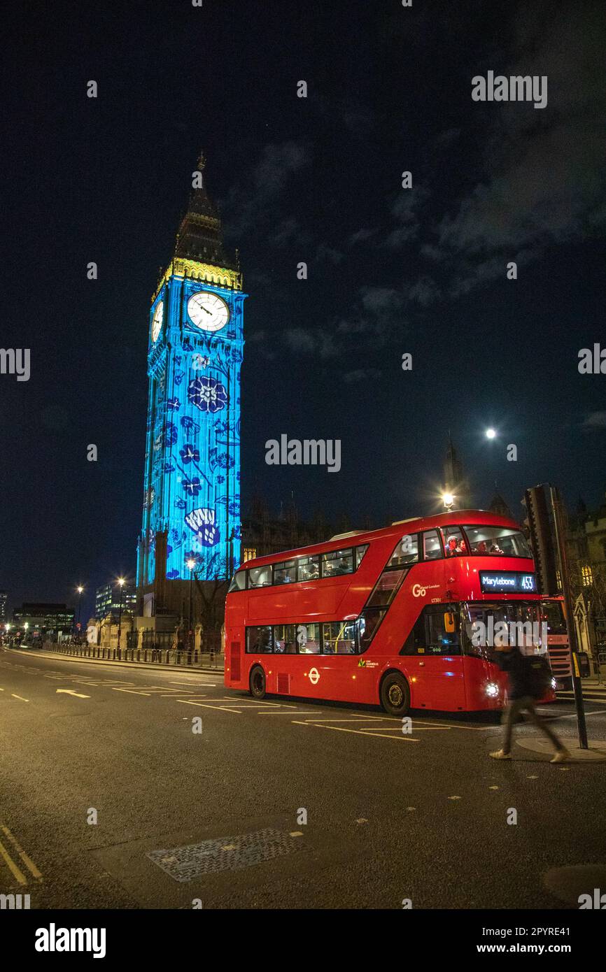 Londra, Regno Unito. 4th maggio, 2023. Il Big ben è illuminato per celebrare l'incoronazione di Re Carlo III, che si terrà il 6th maggio. Credit: Kiki Streitberger / Alamy Live News Foto Stock