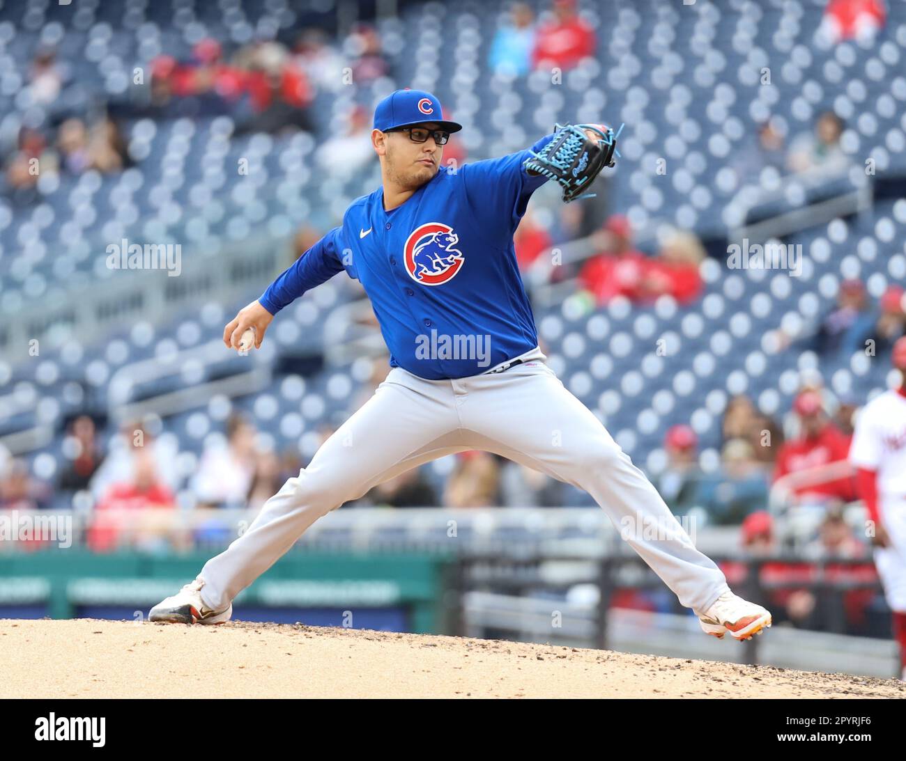 Il lanciatore dei Chicago Cubs Javier Assad (72) solleva Jameson Tallion come lanciatore alla partita Washington Nationals vs Chicago Cubs al Nationals Park di Washington D.C. il 3 maggio 2023 i Nationals sconfissero i Cubs per 4-3. (Alyssa Howell/immagine dello sport) Foto Stock