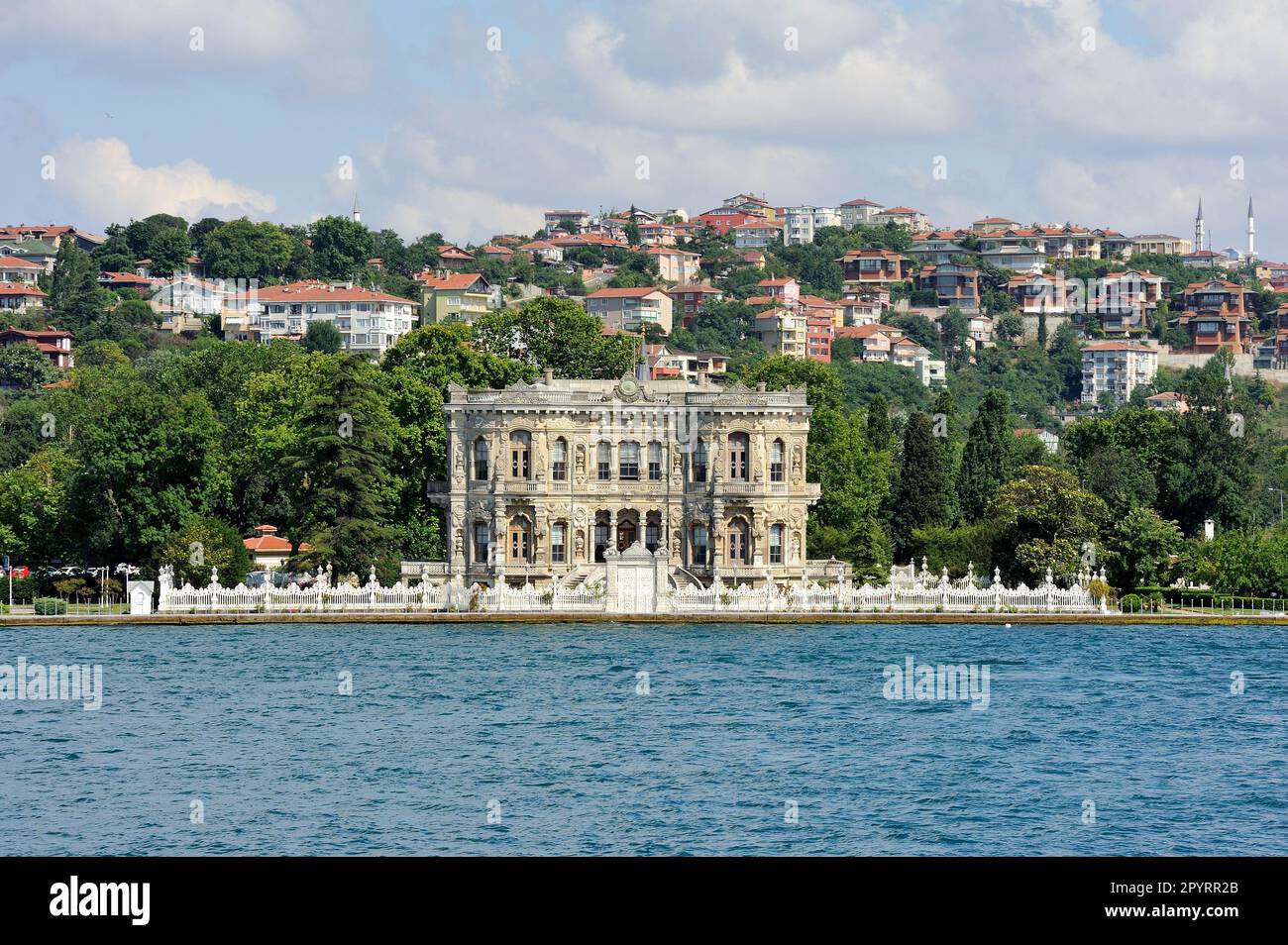 Palazzo Beylerbeyi, uno dei palazzi ottomani del sultano, sulla costa del Bosforo Foto Stock