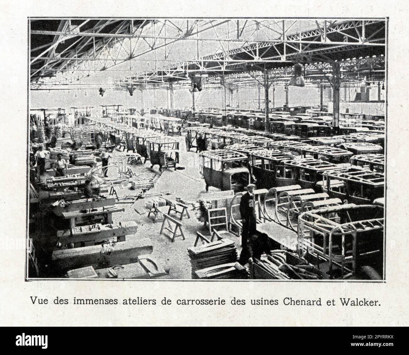 Vue des immenses ateliers de carrosserie des usines Chenard et Walcker, 1929 Foto Stock