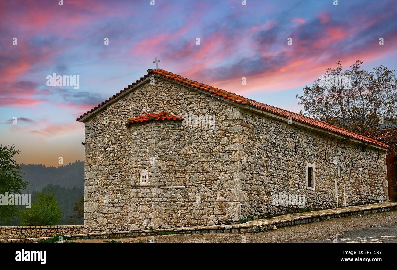 Alle tradizionali piccole chiesa di pietra nelle montagne di Mainalo,Arcadia,Grecia Foto Stock