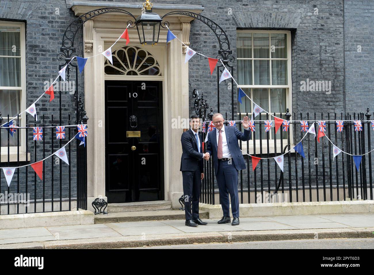 Londra, Regno Unito. 5th maggio, 2023. Il primo ministro australiano Anthony Albanese a Downing Street per incontrare il primo ministro Rishi Sunak alla vigilia dell'incoronazione di re Carlo III Credit: MARTIN DALTON/Alamy Live News Foto Stock