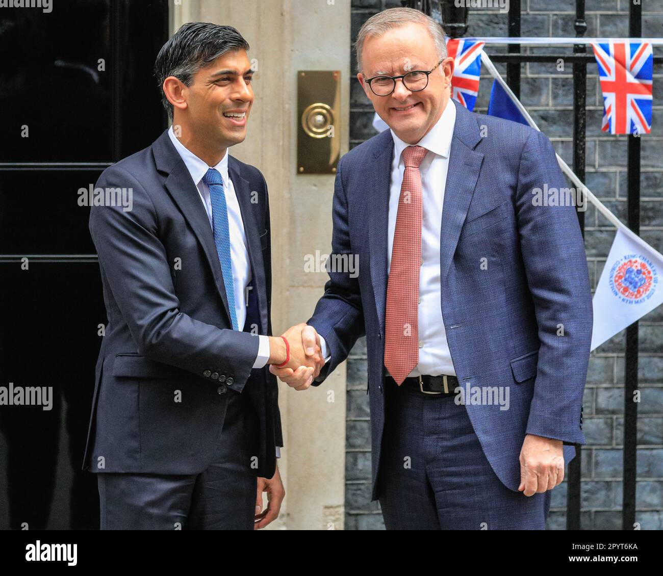 Londra, Regno Unito. 05th maggio, 2023. Rishi Sunak, primo ministro britannico, dà il benvenuto a Anthony Albanese, primo ministro dell'Australia, al 10 Downing Street. Credit: Imageplotter/Alamy Live News Foto Stock