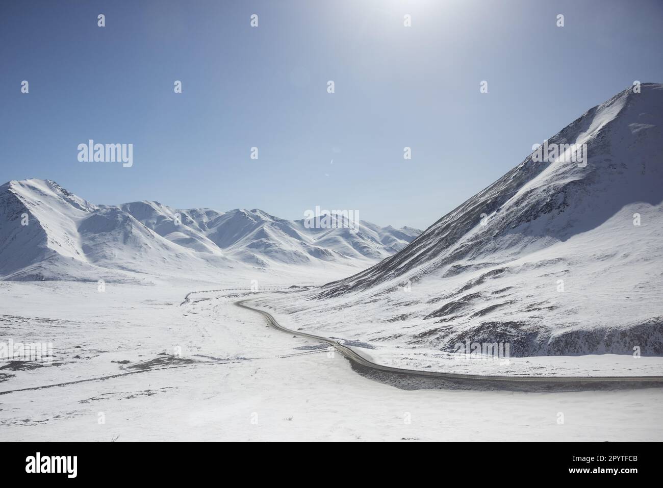 Paesaggio ghiacciato sulla Dalton Highway in Alaska Foto Stock