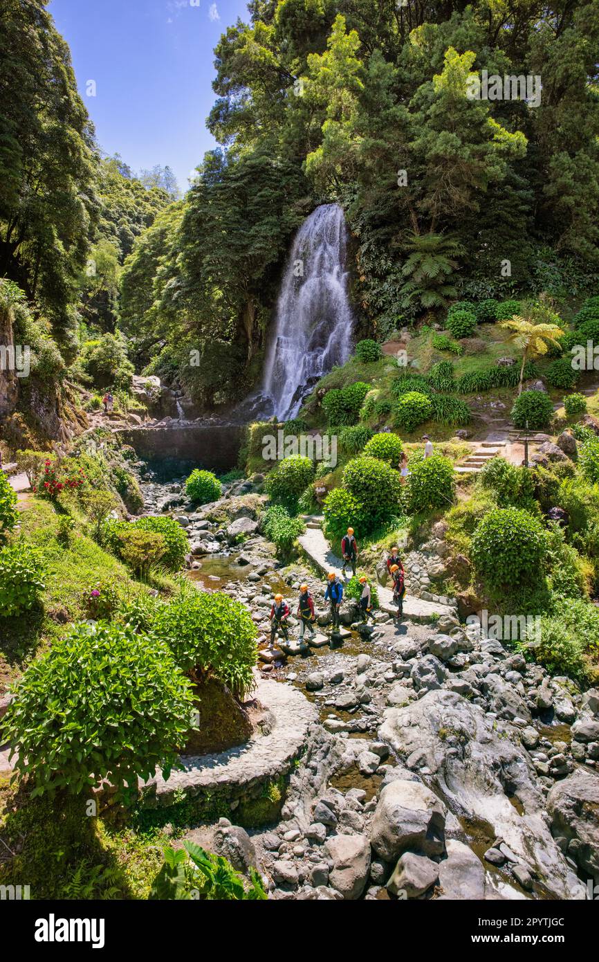 Portogallo, Azzorre, Isola di Sao Miguel, Achada. Parco naturale di Ribeira dos Caldeir›es. Cascata. Foto Stock