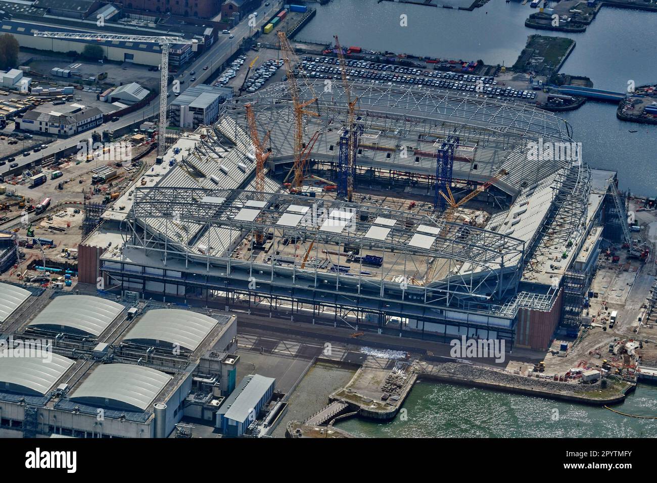 Il nuovo stadio Everton FC in costruzione, a Bramley-Moore Dock, Mersey Side, Liverpool, Inghilterra nord-occidentale Foto Stock