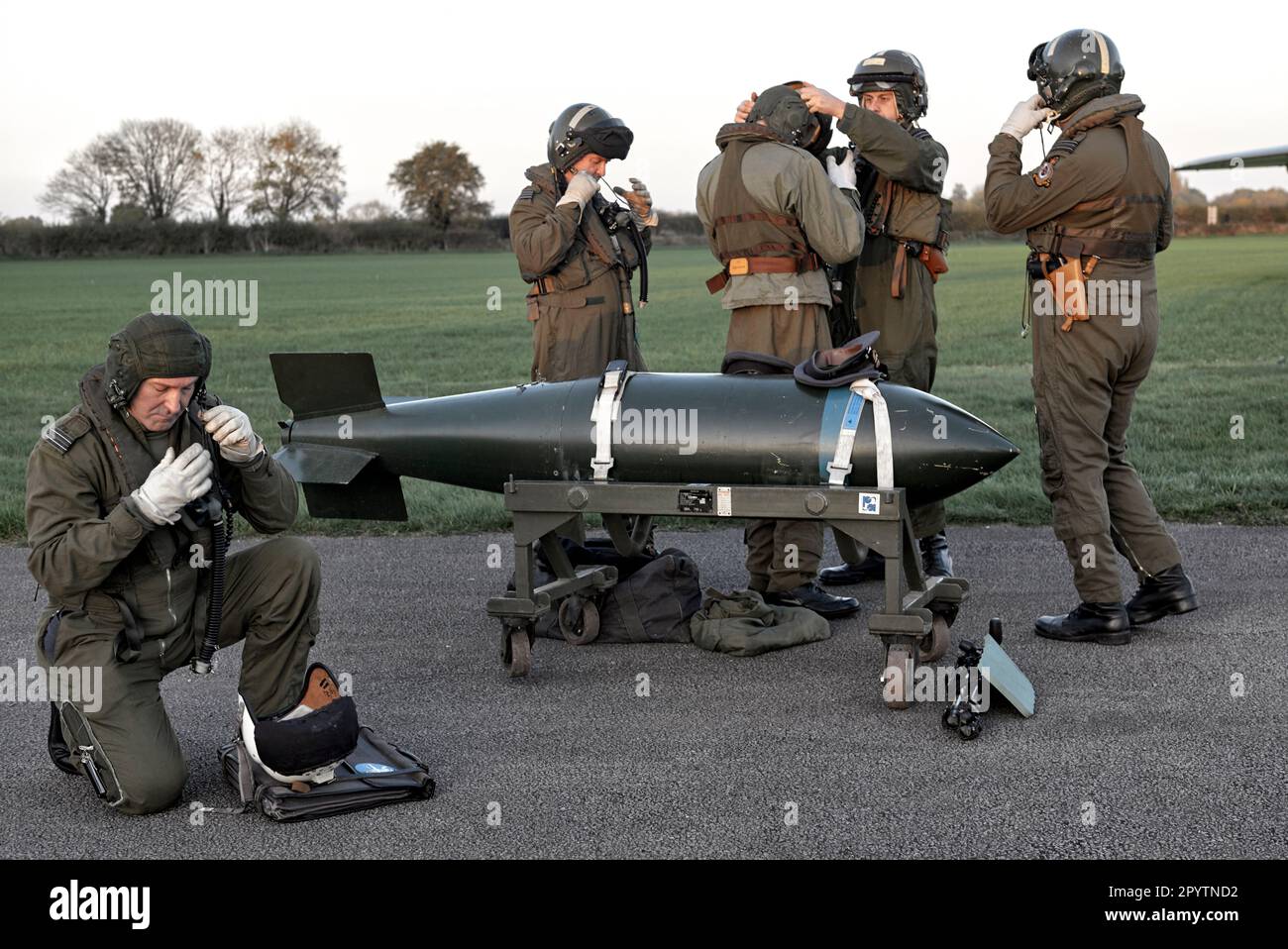 Piloti di caccia e equipaggio aereo del Vulcan Bomber XM655 presso Wellesbourne Airfield nr, Stratford Upon Avon, Inghilterra Regno Unito Foto Stock