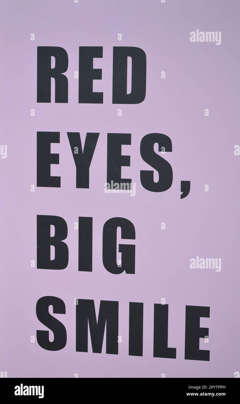 Segno: 'Red Eyes Big Smile' forse alludendo alla canzone di questo nome di Shashank Chandel Foto Stock Segno: 'Red Eyes Big Smile' forse alludendo alla canzone di questo nome di Shashank Chandel Foto Stock