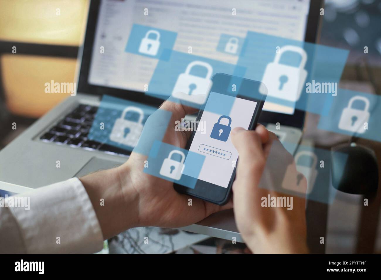digitare la password per accedere all'account online sul sito web su internet, concetto di cyber sicurezza Foto Stock
