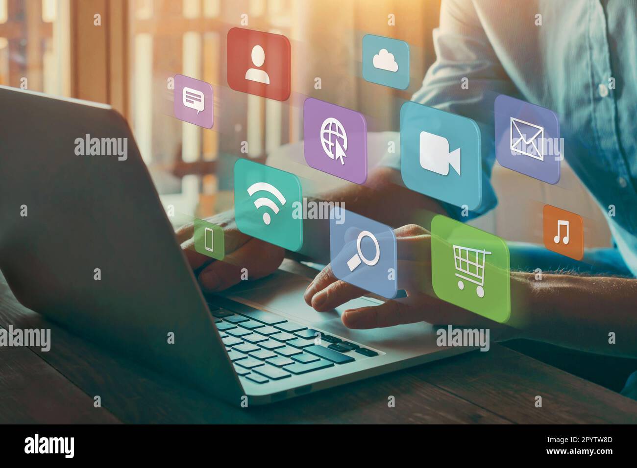 shopping online e marketing sui social media, media digitali Foto Stock