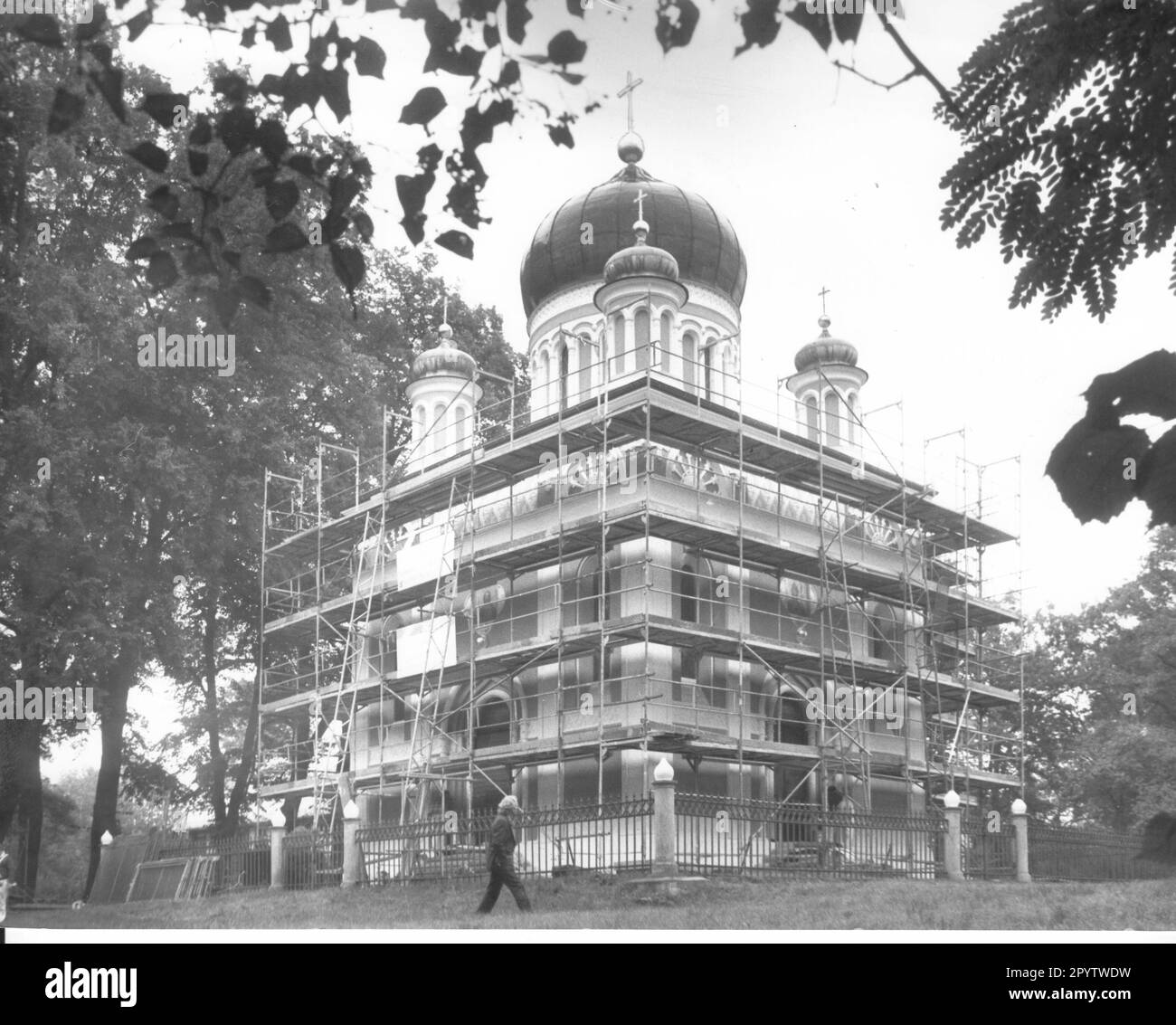 La cappella ortodossa russa Alexander Nevsky sul Kapellenberg in Potsdam.Church è stata affollata per lavori di ristrutturazione. Lavori di costruzione. Cantiere site.Photo: MAZ/Bernd Gartenschläger 02.09.1993 [traduzione automatica] Foto Stock