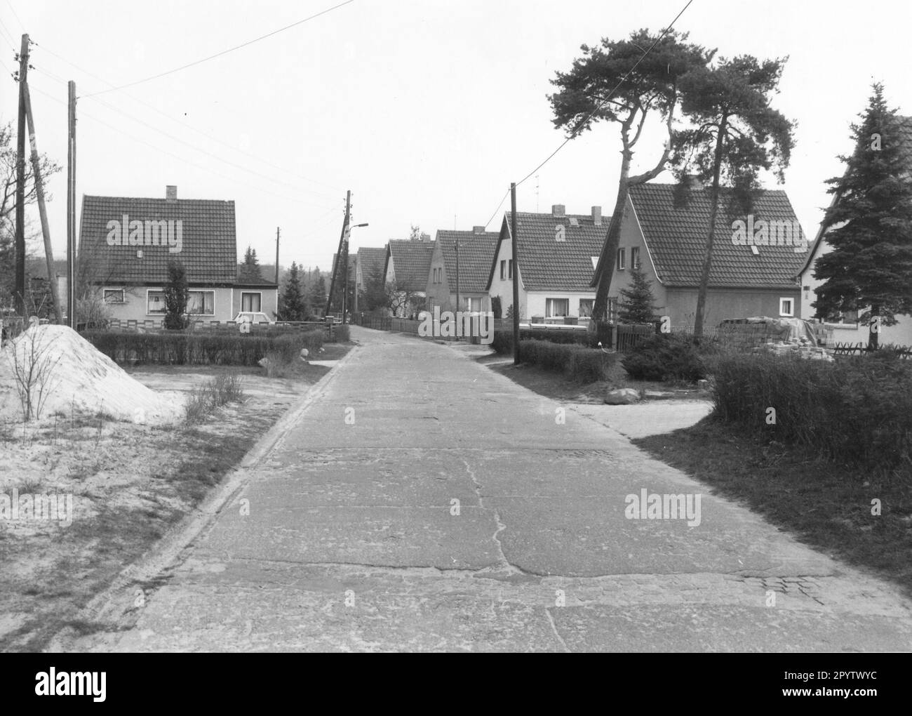 Daimlersiedlung a Ludwigsfelde, quartiere di Teltow-Fläming.houses, zona residenziale. Foto: MAZ/Klaus Gerlach, 08.04.1992 [traduzione automatica] Foto Stock