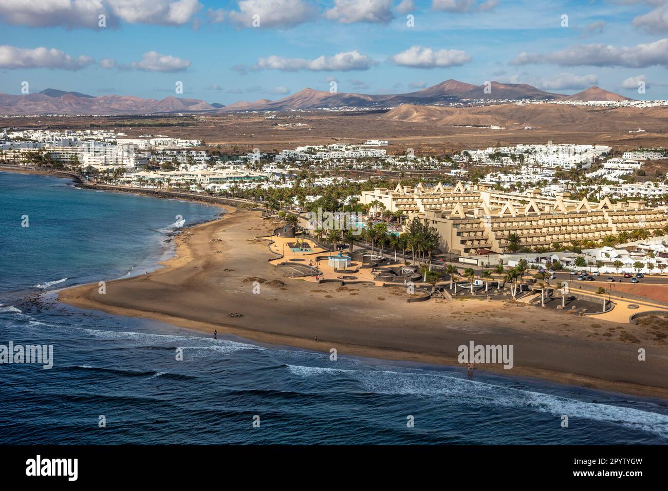Spagna, Isole Canarie, Lanzarote. Puerto del Carmen. Playa Lima. Hotel Beatriz. Antenna. Foto Stock