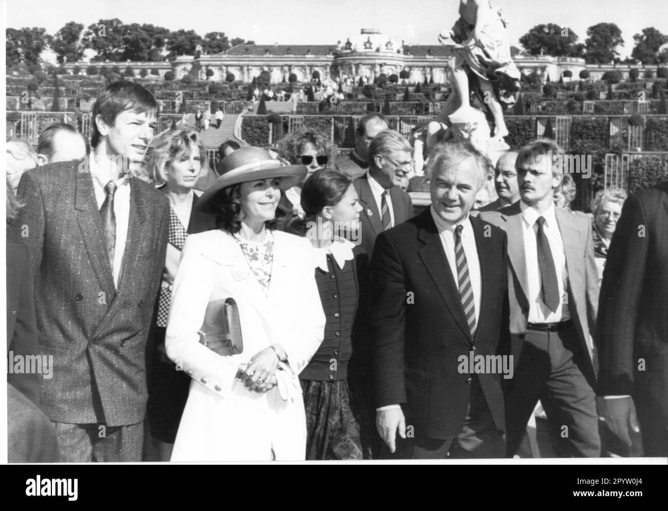 La regina Silvia di Svezia visita Potsdam. Portavoce stampa dei palazzi e giardini della Fondazione(l.) , Queen Silvia e Manfred Stolpe (r.).Wende/Wendezeit. Foto: Michael Hübner, 07.09.1991 [traduzione automatica] Foto Stock