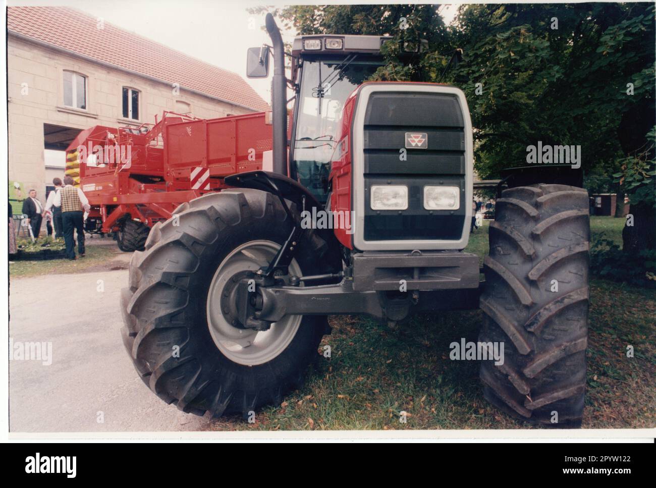 1st Festival del paese di Brandeburgo il 31 agosto 8. 1996 a Seehausen (Teltow-Fläming) vicino al trattore Jüterbog Foto: MAZ/Bernd Gartenschläger [traduzione automatica] Foto Stock
