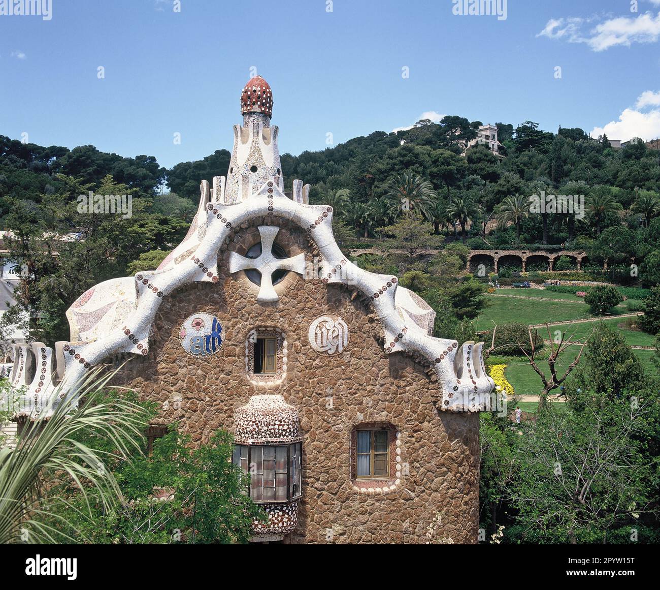 Spagna. Barcellona. Parco ricreativo di Guell. Edificio di Gaudi. Foto Stock