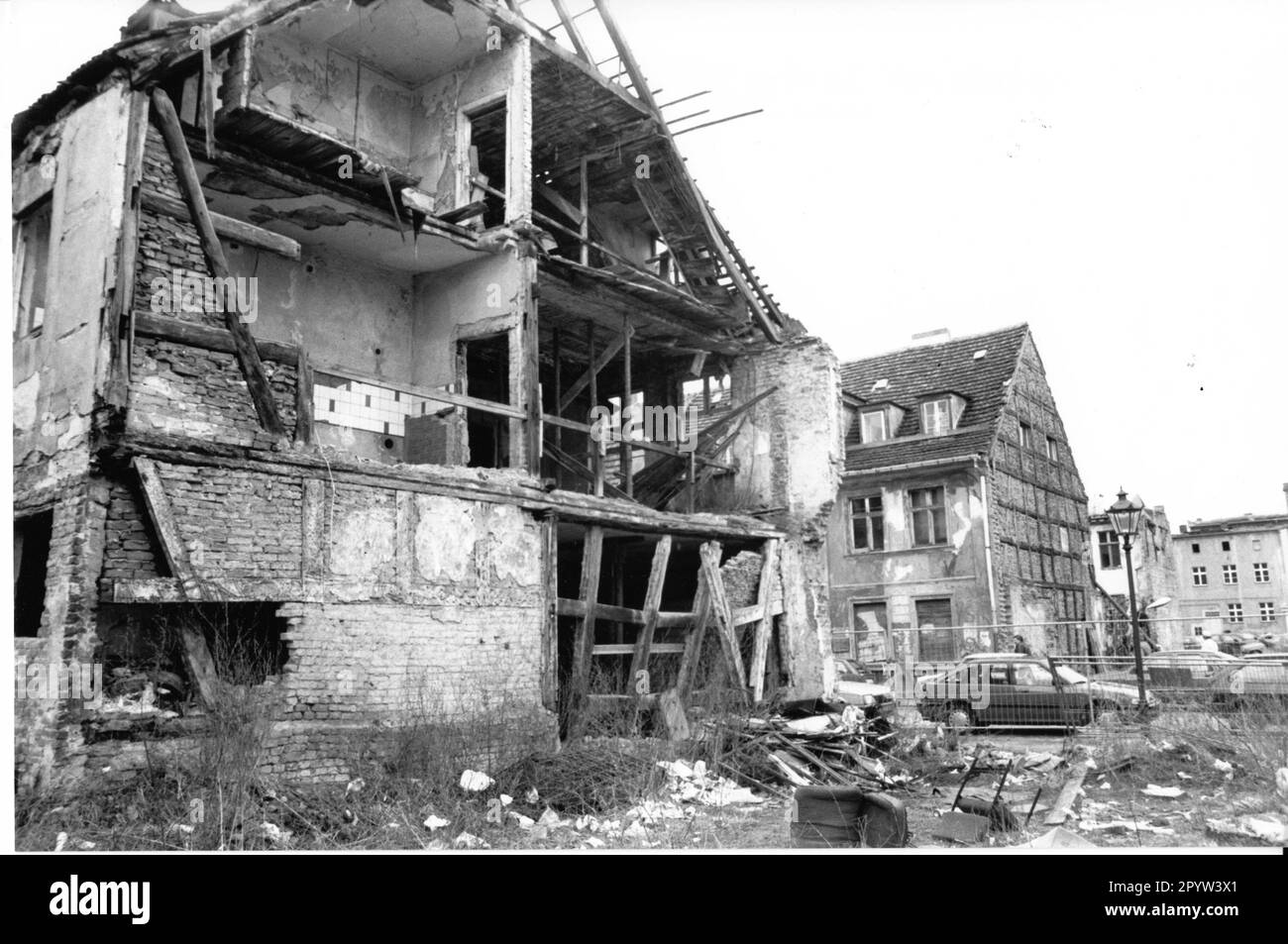 Potsdam Gutenbergstraße centro perso squatter decadimento rovina sporco rovine paesaggio. Casa. Marzo 1994 Foto: MAZ/Michael Hübner [traduzione automatica] Foto Stock