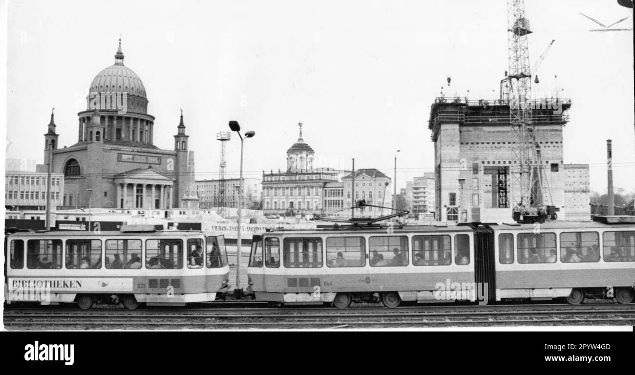 Potsdam Theaterneubau Alter Markt HOT Hans-otto-Theater cantiere Wende Wendezeit DDR Gennaio 1990 Streetcar Tatrabahn Foto: MAZ/Michael Hübner [traduzione automatica] Foto Stock