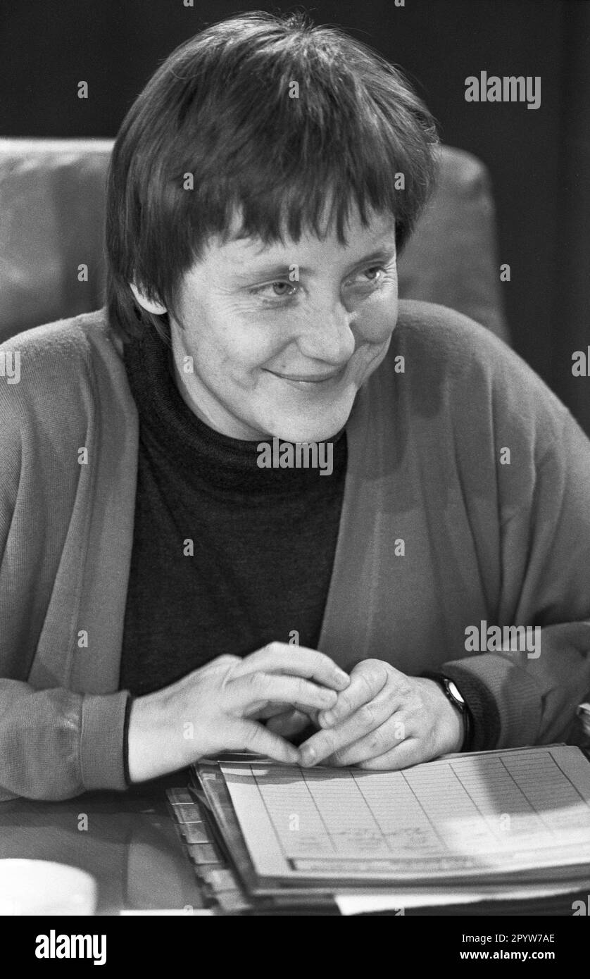 Germania, Bonn, 21.11.1991. Archivio: 30-14-30 incontro del Gabinetto federale Foto: Angela Merkel, Ministero federale della famiglia, anziani, donne e giovani. [traduzione automatica] Foto Stock