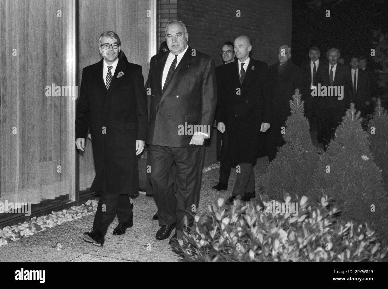 Germania, Bonn, 10.11.1991. Archivio: 29-68-19 il primo Ministro maggiore britannico a Kohl's. Foto: Il Cancelliere Helmut Kohl e il primo Ministro John Major [traduzione automatica] Foto Stock